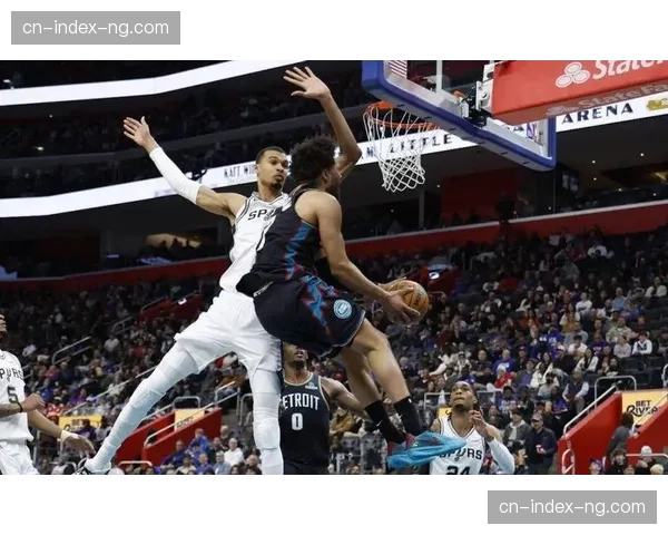 马刺延续强势表现稳居西部第二 文班亚马攻防两端展现超级新星潜力 马刺延续强势表现稳居西部第二 文班亚马攻防两端展现超级新星潜力